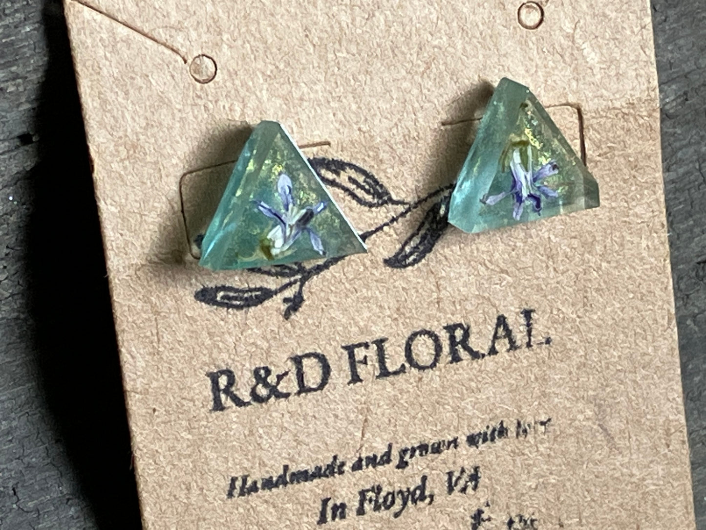 Triangle Pratia stud Earrings