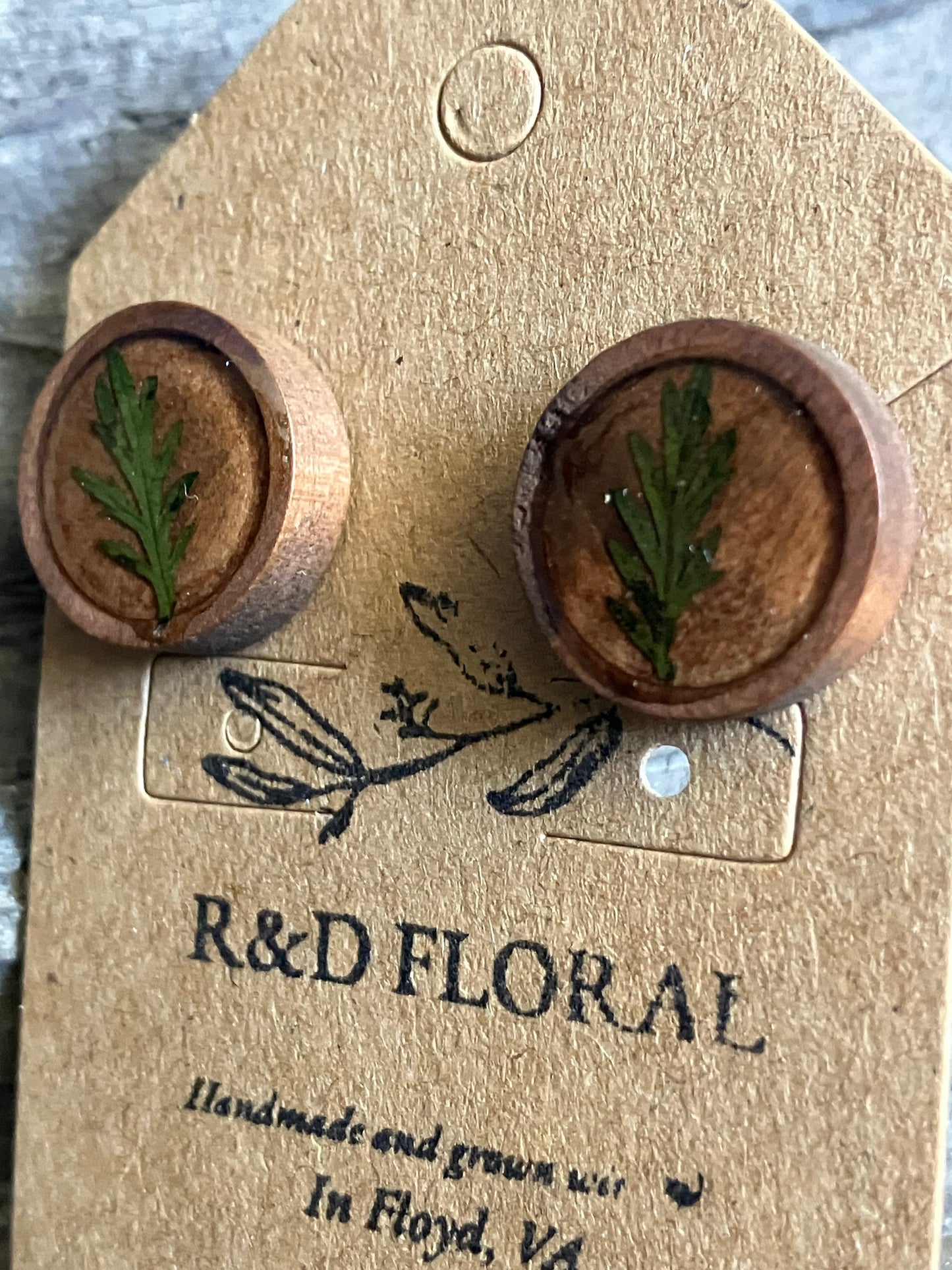 Floral jewelry featuring Wormwood Wooden in resin